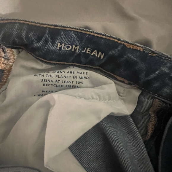 American Eagle Strigid High Rise Mon Jean Slightly Distressed Sz 8R - Picture 8 of 9